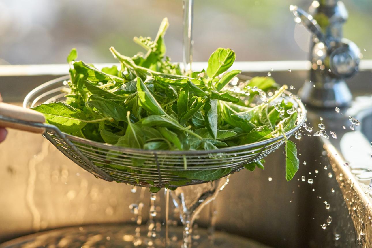 Reducing glyphosate exposure by washing and choosing organic produce