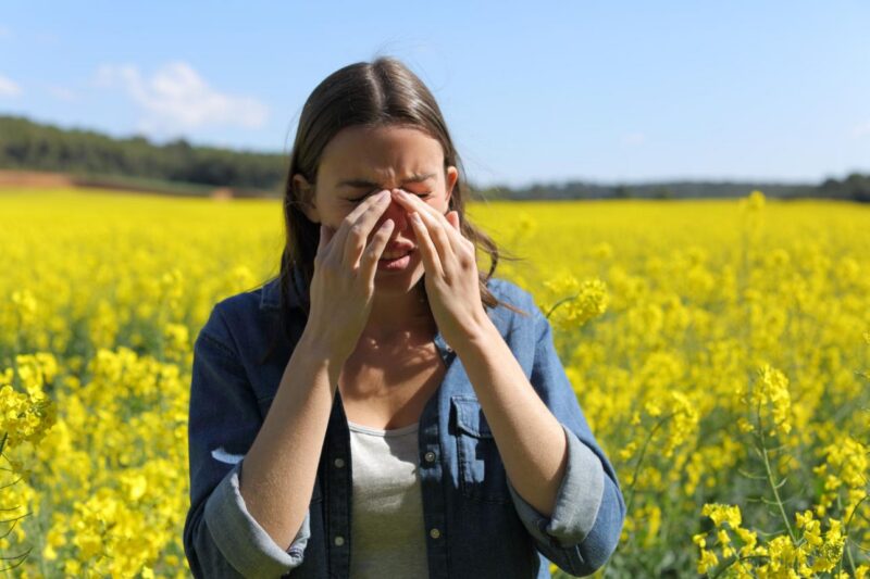 Seasonal allergies symptoms worsening including congestion and fatigue in woman